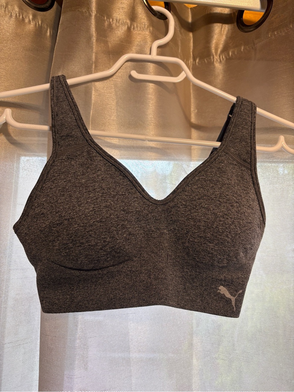 PUMA Gray Seamless V‑Neck Sports Bra size small